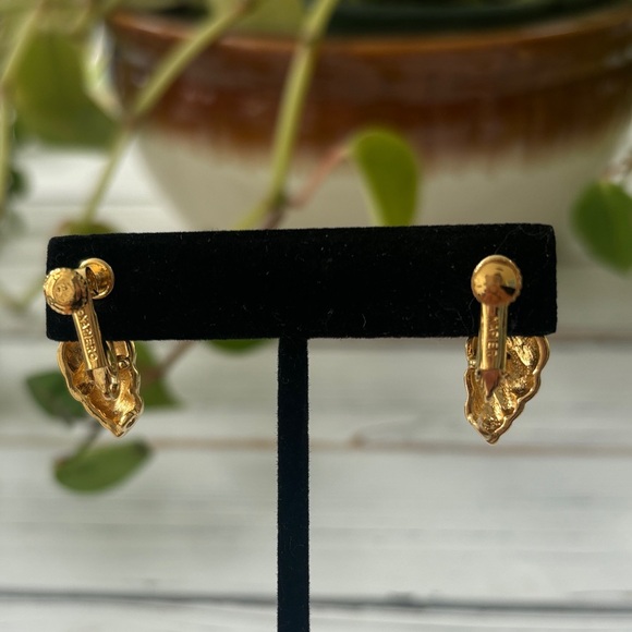 Vintage 1960s Napier Gold Tone Screw Clip Earrings - Picture 4 of 10